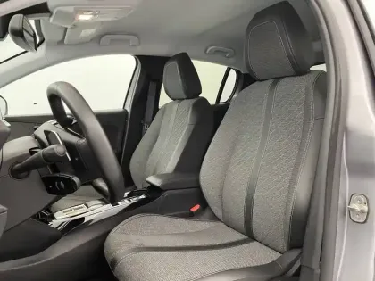 Photo 13 Peugeot 208  Hybrid 100 e-DCS6