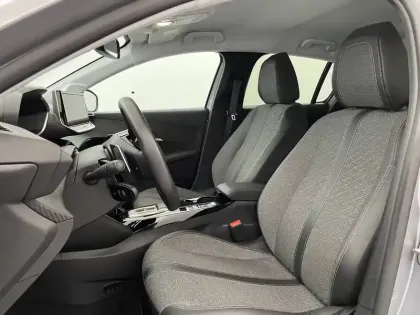 Photo 13 Peugeot 208  Hybrid 100 e-DCS6