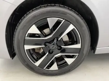 Photo 16 Peugeot 208  Hybrid 100 e-DCS6