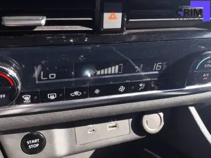 Photo 8 Nissan X-trail  e-POWER 213 ch e-4ORCE 7 Places