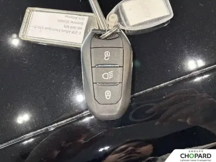 Photo 13 Peugeot 408  Hybrid 145 e-DCS6
