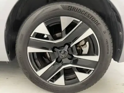 Photo 18 Peugeot 208  Hybrid 100 e-DCS6