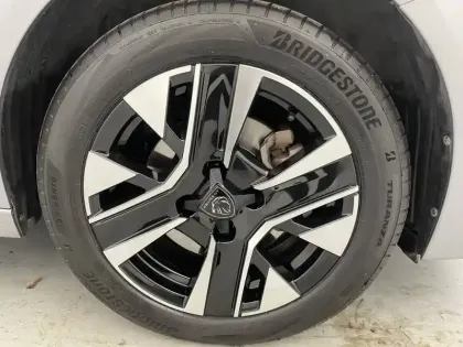 Photo 16 Peugeot 208  Hybrid 100 e-DCS6