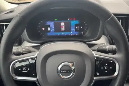 Photo 16 Volvo XC60  B4 197 ch Geartronic 8
