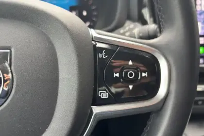 Photo 19 Volvo XC60  B4 197 ch Geartronic 8