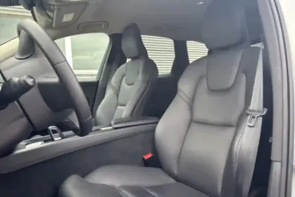 Photo 9 Volvo XC60  B4 197 ch Geartronic 8