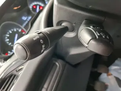 Photo 20 Peugeot 208  PureTech 82ch S&S BVM5