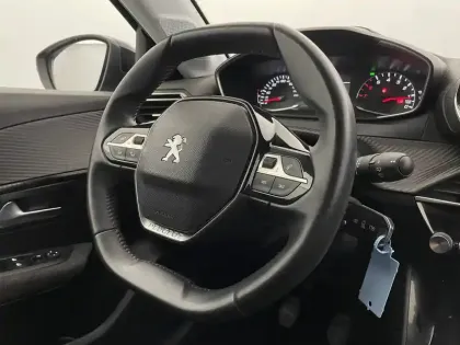 Photo 28 Peugeot 208  PureTech 100 S&S BVM6