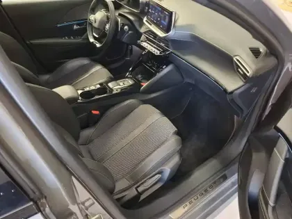 Photo 33 Peugeot 208  Hybrid 136 e-DCS6