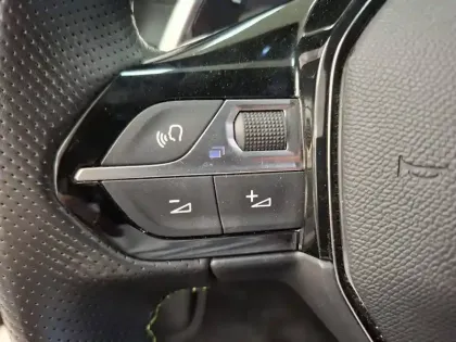Photo 21 Peugeot 208  Hybrid 136 e-DCS6