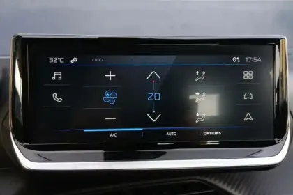 Photo 26 Peugeot 2008  PureTech 100 S&S BVM6
