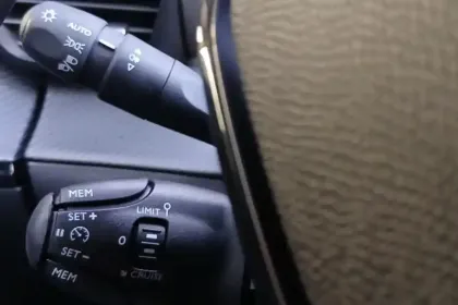 Photo 27 Peugeot 2008  PureTech 100 S&S BVM6