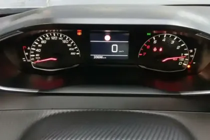 Photo 17 Peugeot 2008  PureTech 100 S&S BVM6