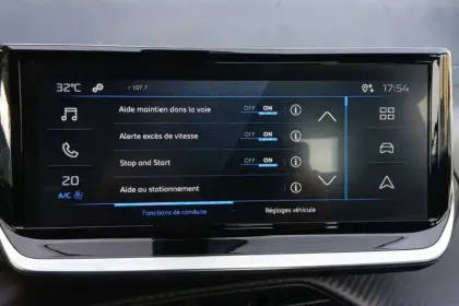 Photo 25 Peugeot 2008  PureTech 100 S&S BVM6