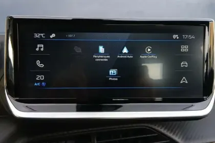 Photo 24 Peugeot 2008  PureTech 100 S&S BVM6