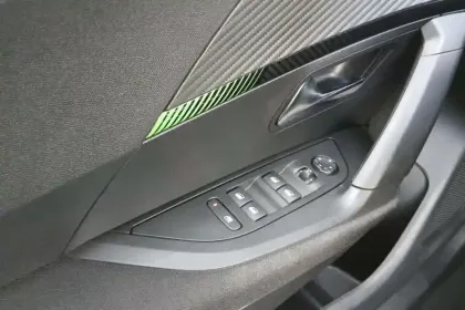 Photo 19 Peugeot 2008  PureTech 100 S&S BVM6