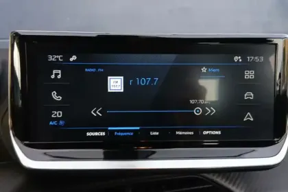 Photo 16 Peugeot 2008  PureTech 100 S&S BVM6