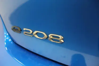 Photo 11 Peugeot 208  Electrique 50 kWh 136ch