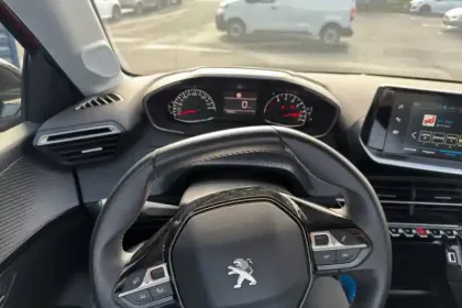 Photo 16 Peugeot 208  PureTech 75 S&S BVM5