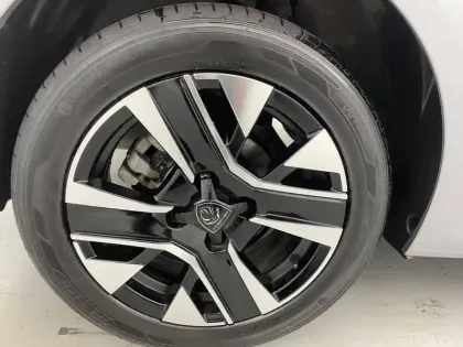 Photo 15 Peugeot 208  Hybrid 100 e-DCS6
