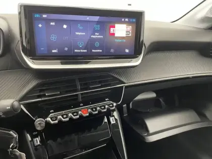 Photo 28 Peugeot 208  Hybrid 100 e-DCS6