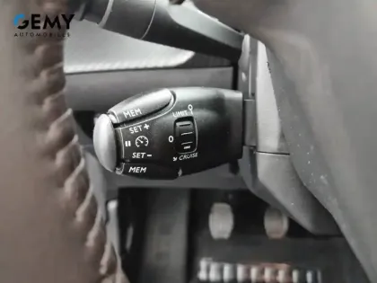 Photo 35 Peugeot 208  PureTech 75 S&S BVM5