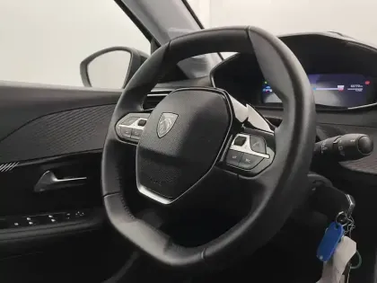Photo 28 Peugeot 208  Hybrid 100 e-DCS6