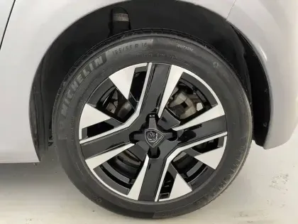 Photo 15 Peugeot 208  Hybrid 100 e-DCS6