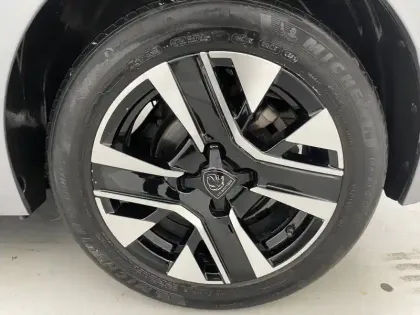 Photo 18 Peugeot 208  Hybrid 100 e-DCS6