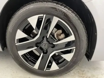 Photo 16 Peugeot 208  Hybrid 100 e-DCS6