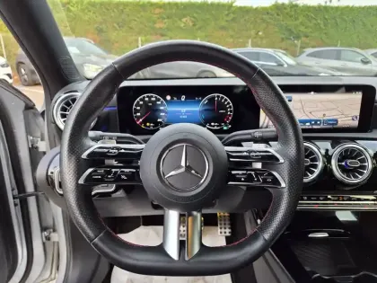 Photo 13 Mercedes Classe A  250 e 8G-DCT