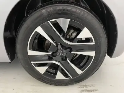 Photo 15 Peugeot 208  Hybrid 100 e-DCS6
