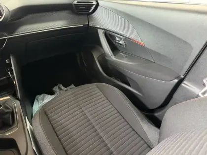 Photo 12 Peugeot 2008  BlueHDi 100 S&S BVM6