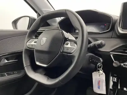 Photo 29 Peugeot 208  Hybrid 100 e-DCS6
