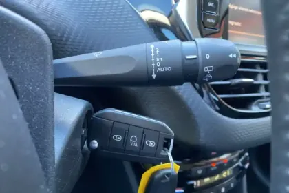Photo 28 Peugeot 2008  PureTech 110ch S&S BVM6