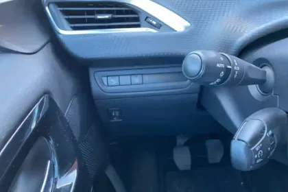 Photo 27 Peugeot 2008  PureTech 110ch S&S BVM6
