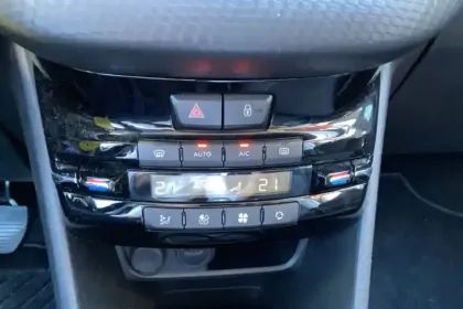 Photo 19 Peugeot 2008  PureTech 110ch S&S BVM6