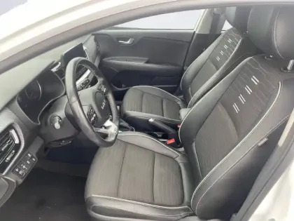 Photo 8 Kia Stonic  1.0 T-GDi 120 ch MHEV DCT7