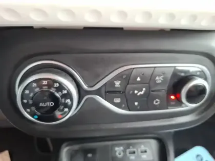 Photo 28 Renault Twingo  III E-Tech