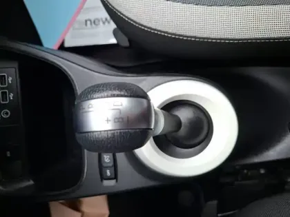 Photo 31 Renault Twingo  III E-Tech