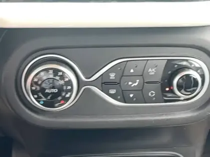 Photo 29 Renault Twingo  III E-Tech