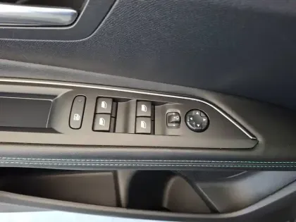 Photo 33 Peugeot 3008  Hybrid 225 e-EAT8