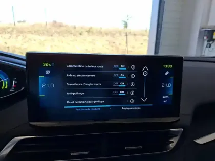 Photo 20 Peugeot 3008  Hybrid 225 e-EAT8