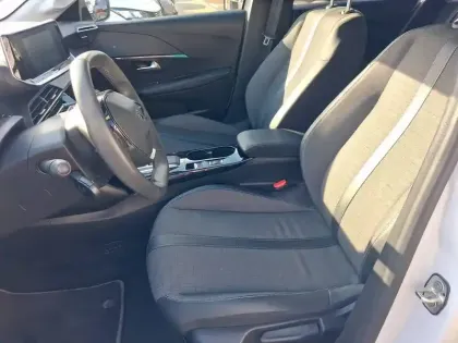 Photo 8 Peugeot 208  Electrique 50 kWh 136ch