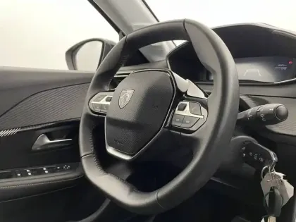 Photo 28 Peugeot 208  Hybrid 100 e-DCS6
