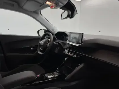 Photo 25 Peugeot 2008  Electrique 136 ch