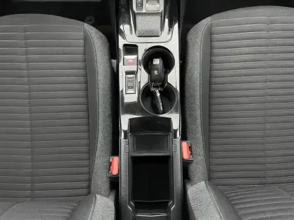 Photo 30 Peugeot 2008  Electrique 136 ch
