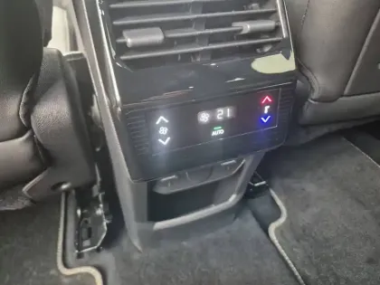 Photo 21 Peugeot 5008  Hybrid 145 ch e-DCS6