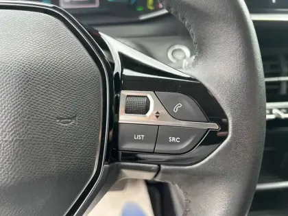 Photo 12 Peugeot 208  Electrique 50 kWh 136ch