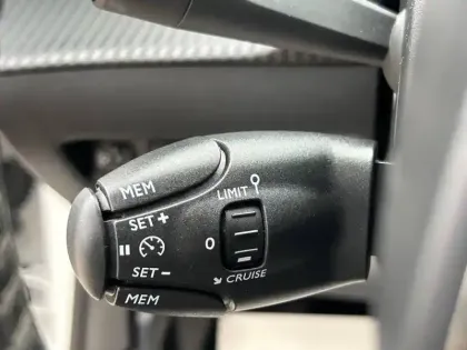Photo 14 Peugeot 208  Electrique 50 kWh 136ch